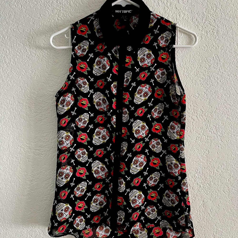 Hot Topic sugar skull button down tank top